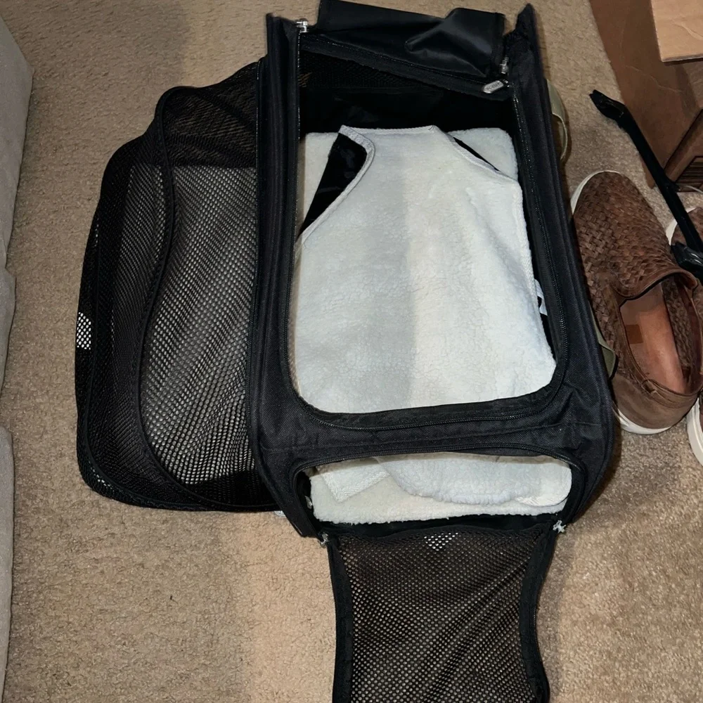 Sherpa expandable pet carrier - medium